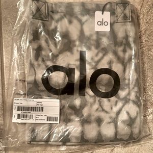 NWT Alo Yoga Shopper Tote Bag